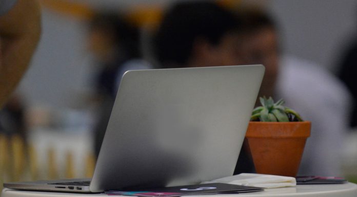 Encomendas por comércio eletrónico até 150 euros passam a pagar uma taxa aduaneira de 3 euros Encomendas por comércio eletrónico até 150 euros passam a pagar uma taxa aduaneira de 3 euros