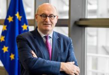 Comissário Phil Hogan apresenta demissão e já aceite por Ursula von der Leyen