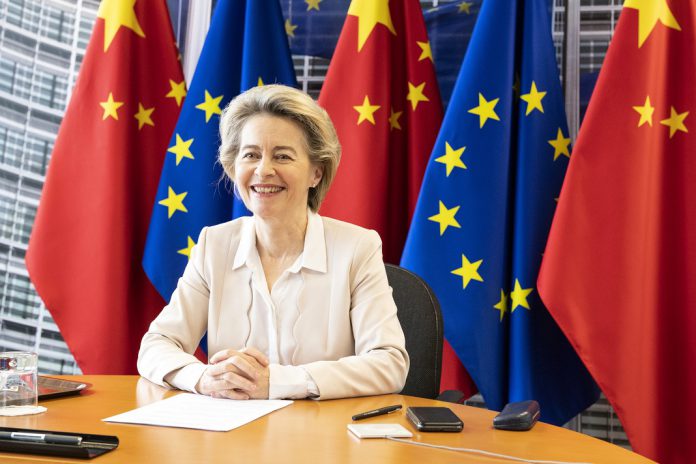 União Europeia e a China concluem princípio de Acordo de Investimentos