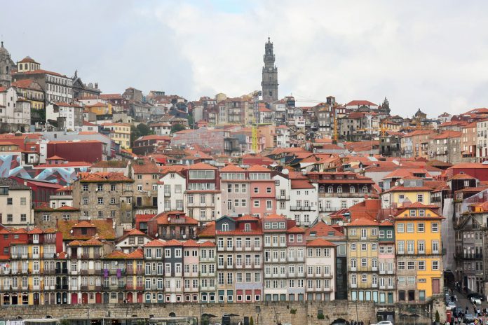 Coronavírus: No Porto, Faculdade de Farmácia e ICBAS com aulas suspensas