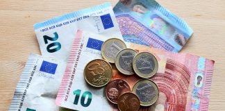 Comissão Europeia angaria mais 11 mil milhões de euros em obrigações da UE Comissão Europeia angaria mais 11 mil milhões de euros em obrigações da UE