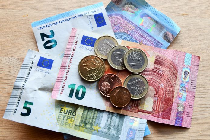 Comissão Europeia angaria mais 11 mil milhões de euros em obrigações da UE