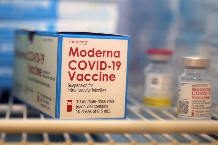 Vacina COVID-19 da Moderna mostra ser eficaz nas variantes EG.5 e FL1.5.1