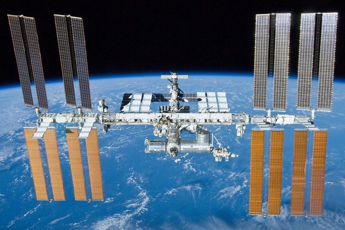 Astronautas testam revestimentos contra coronavírus na Estação Espacial