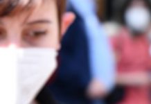 Maioria dos jovens adultos tem sintomas seis meses após contrair COVID-19