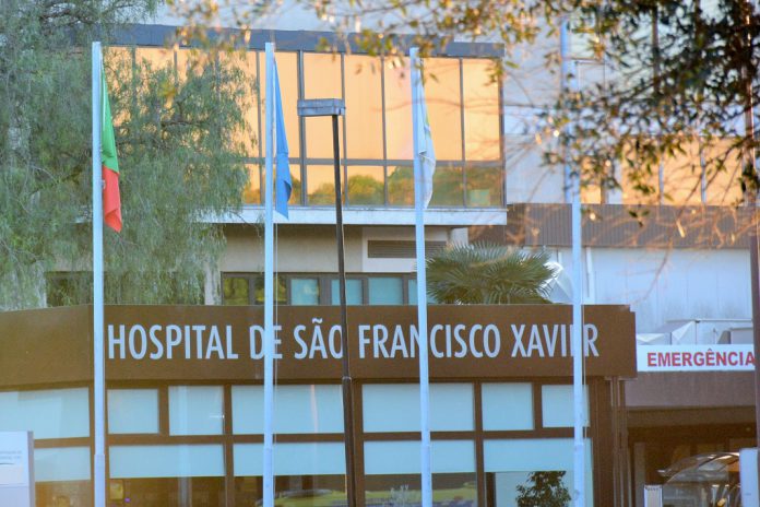Exposição ‘Cicatrizes na Primeira Pessoa’ no Hospital São Francisco Xavier fala de mulheres e de cancros ginecológicos