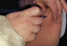 Duas doses da vacina reduzem para metade o risco de COVID longo