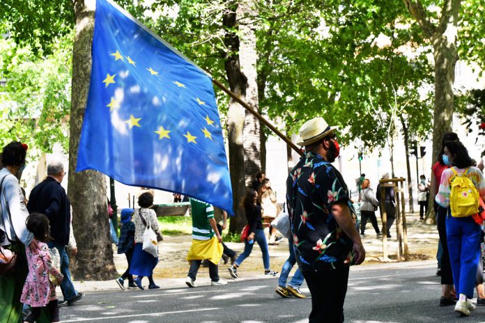 Comissão Europeia disponibiliza 250 milhões de euros para gestão da migração