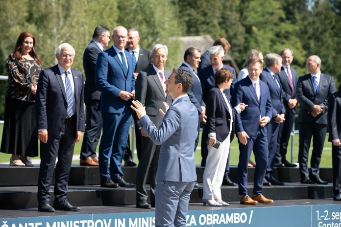 União Europeia precisa de construir uma força militar credível União Europeia precisa de construir uma força militar credível