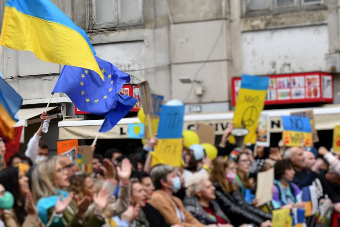 Campanha “Stand Up For Ukraine” arrecada 9,1 mil milhões de euros