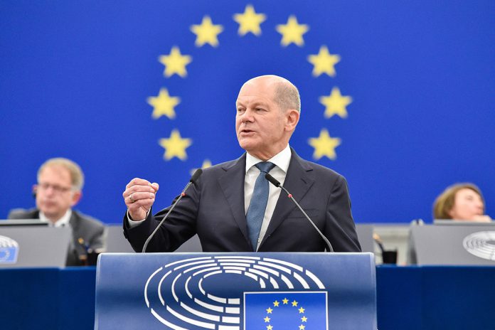 Chanceler Olaf Scholz defende uma União Europeia geopolítica e alargada a leste