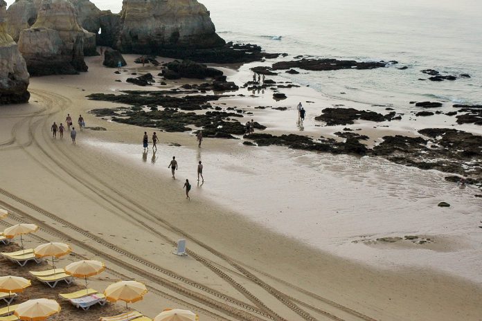 Milhares de voluntários vão limpar as praias portuguesas