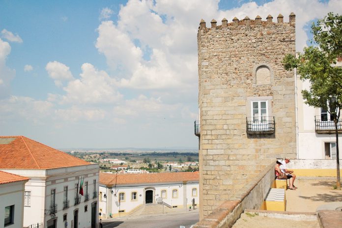 Artes à Rua em Évora com música de 10 países