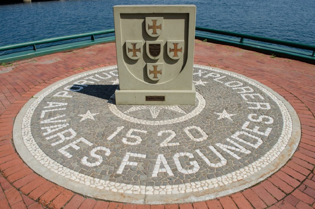 Monumento comemorativo em Halifax da expedição de João Álvares Fagundes