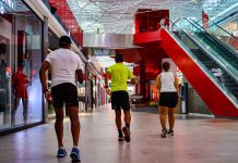 Corrida noturna dentro do Centro Comercial MAR Shopping Algarve