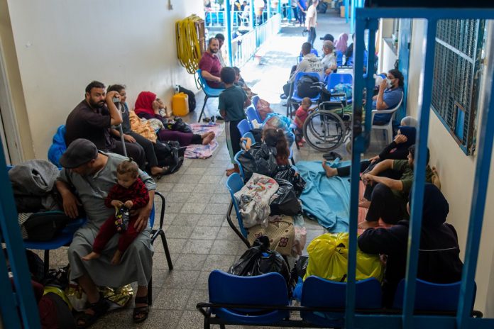 Hospitais em Gaza estão afogados num mar de doentes