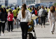 Almada recebe espetáculos de dança contemporânea, estreias, residências artísticas, encontros profissionais e dança no ecran Almada recebe espetáculos de dança contemporânea, estreias, residências artísticas, encontros profissionais e dança no ecran
