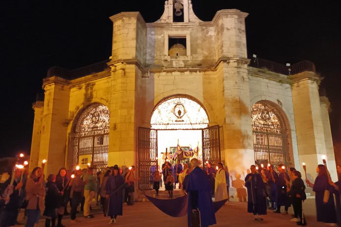 Lisboa: Procissão do Senhor Morto em Alcântara