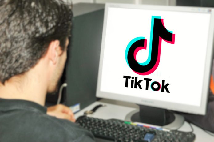 omissão Europeia abre procedimento formal contra a TikTok