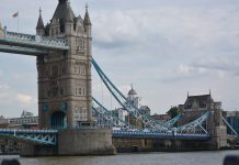 Reino Unido aumenta combate à imigração com nova campanha contra fraude de vistos na Índia Reino Unido aumenta combate à imigração com nova campanha contra fraude de vistos na Índia