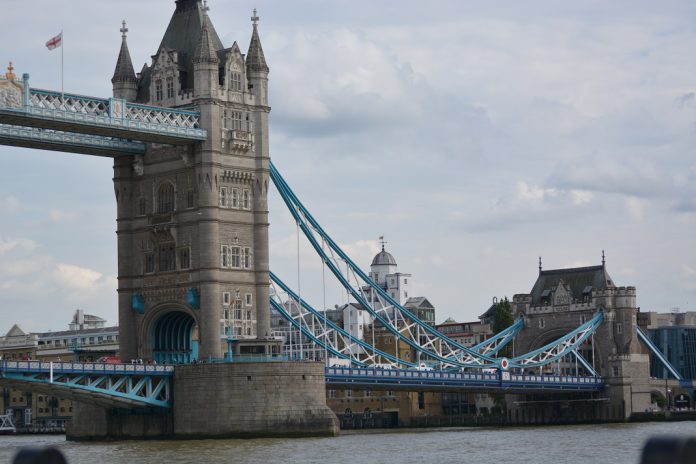 Reino Unido aumenta combate à imigração com nova campanha contra fraude de vistos na Índia Reino Unido aumenta combate à imigração com nova campanha contra fraude de vistos na Índia