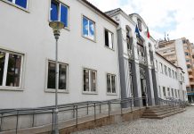 Homem entra na Camara Municipal de Torres Vedras e leva a ferimentos a quatro funcionários