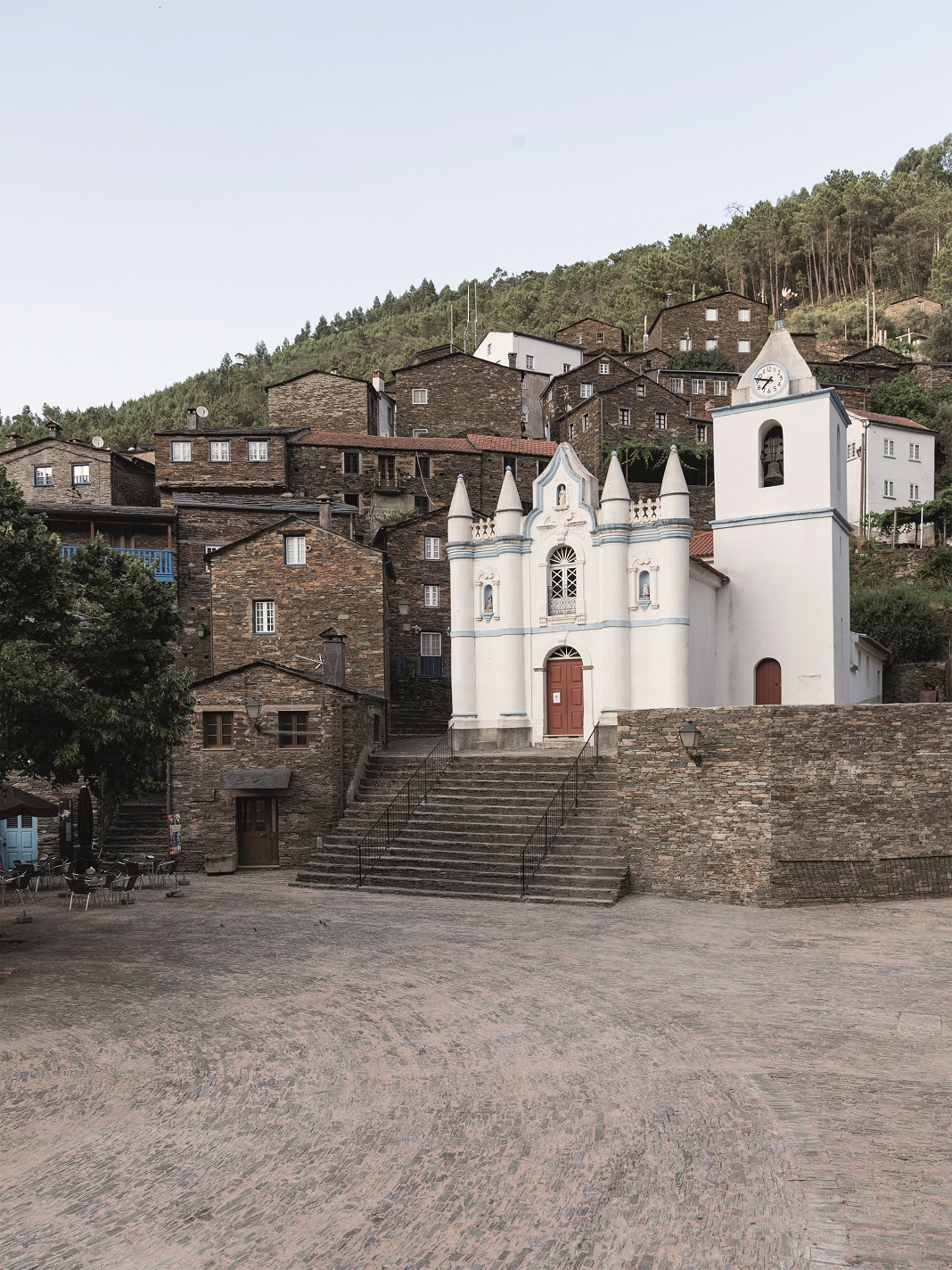 Praça e Posto de Turismo em Piódão