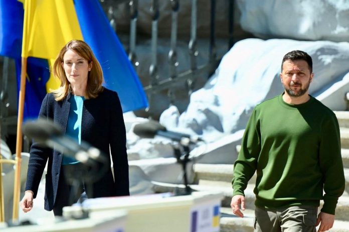 Roberta Metsola em Kiev no Dia da Europa com promessa de Volodymyr Zelensky parar a ofensiva russa Roberta Metsola em Kiev no Dia da Europa com promessa de Volodymyr Zelensky parar a ofensiva russa
