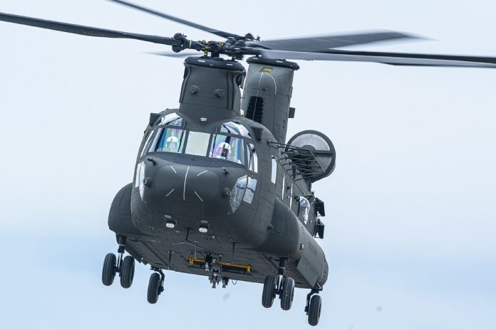 Boeing entrega primeiro helicóptero CH-47F Block II Chinook ao Exército dos EUA
