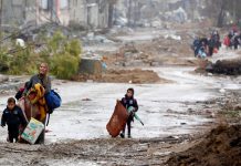 Doca flutuante na costa de Gaza recebe primeira ajuda humanitária