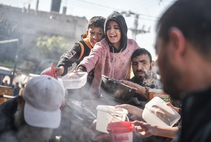 Acesso crítico à água em Gaza coloca crianças em risco extremo