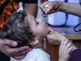 Cerca de 560 000 crianças recebem primeira vacina contra a poliomielite em Gaza