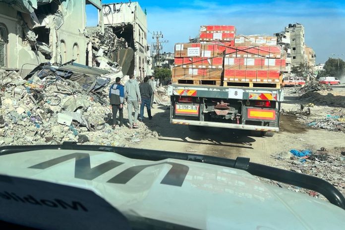 Gaza: mais de 100 palestinianos mortos junto a camiões com ajuda