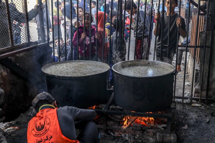 Forças israelitas impedem assistência a palestinianos feridos