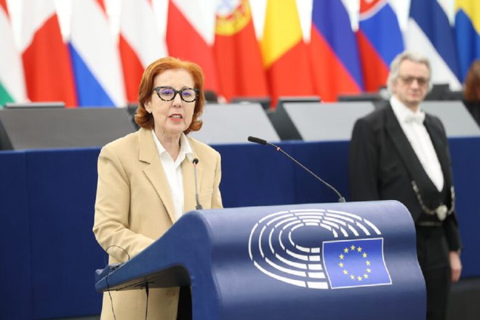 Eurodeputada leva seca no Algarve ao Parlamento Europeu