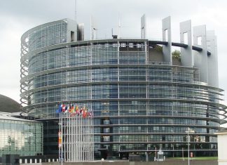 Na visita de Úrsula von der Leyen ao Azerbaijão eurodeputados alertam para falta de direitos humanos no país