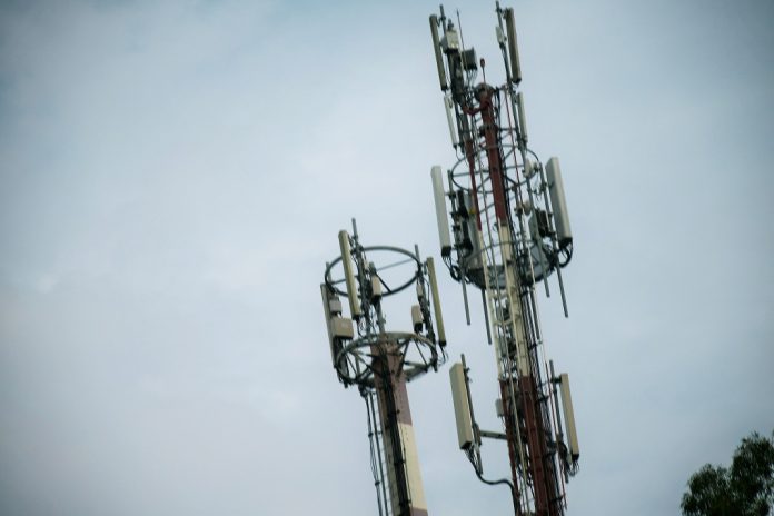 Novas regras da UE vão diminuir custos das redes de fibra ótica e 5G e facilitar a instalação Novas regras da UE vão diminuir custos das redes de fibra ótica e 5G e facilitar a instalação