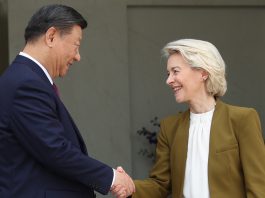 Presidente da Comissão Europeia faz pedidos e avisos ao Presidente da China