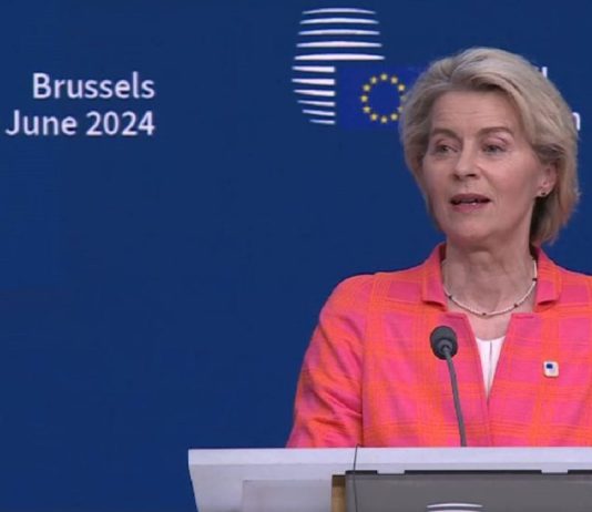 Ursula von der Leyen defende forte investimento na defesa na União Europeia