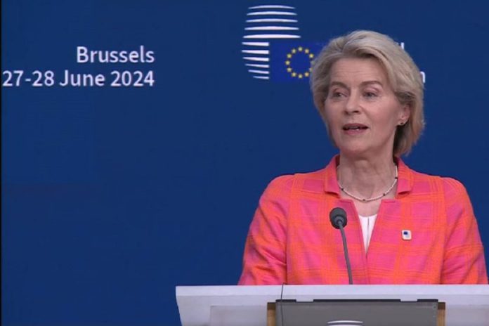 Ursula von der Leyen defende forte investimento na defesa na União Europeia