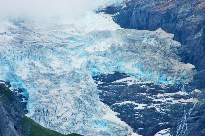 Glaciares são reservas vitais de água doce que estão em perigo