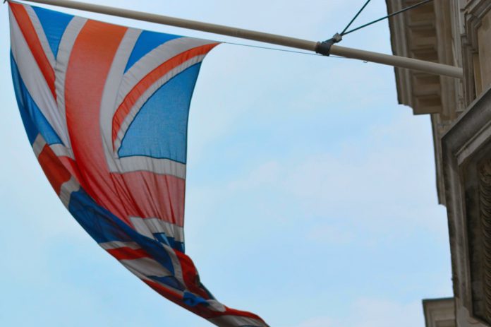 Centenas de prisões no Reino Unido em operação de fiscalização de imigrantes por trabalho em situação ilegal Centenas de prisões no Reino Unido em operação de fiscalização de imigrantes por trabalho em situação ilegal