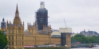 Reino Unido está a desenvolver um quadro regulamentar para colocar nas vias veículos autónomos