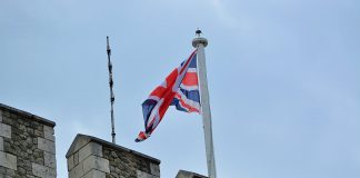 Reino Unido investe em sensores para proteger satélites de ameaças de laser Satélites críticos do Reino Unido serão defendidos contra ameaças de laser