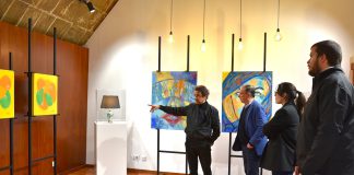 Exposição de pinturas de Carlos Amoedo na Loja de Turismo em Valença