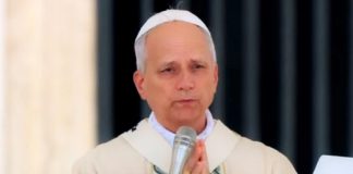 Papa Leão XIV inicia pontificado lembrando os que sofrem por causa das guerras