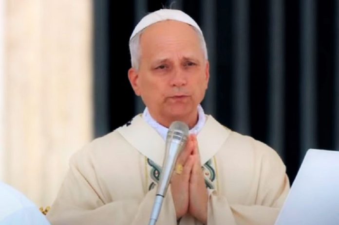 Papa Leão XIV inicia pontificado lembrando os que sofrem por causa das guerras