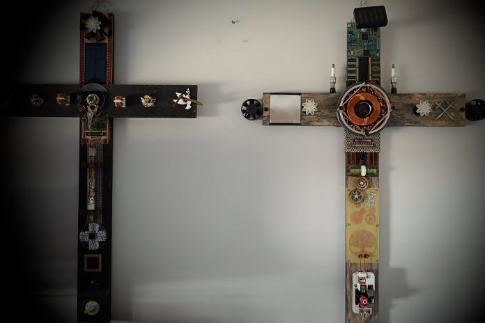 Exposição “Espírito Elevado” de Ildebranda Martins na Igreja de Santiago em Monsaraz leva à reflexão sobre espiritualidade e modernidade