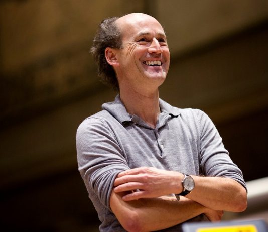 Concertos com maestro alemão Peter Rundel e o Ensemble Orquestral da Beira Interior na Covilhã e Fundão Concertos com maestro alemão Peter Rundel e o Ensemble Orquestral da Beira Interior na Covilhã e Fundão