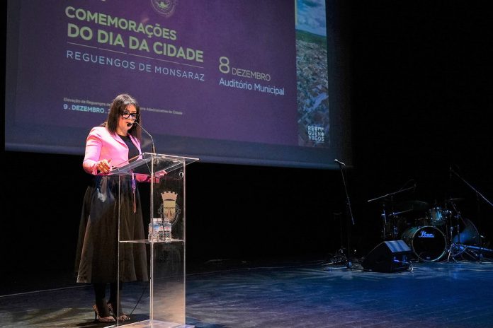 Reguengos de Monsaraz comemora 21 anos de cidade com atribuição de medalhas de mérito e atuação de Ivo Soares Quinteto